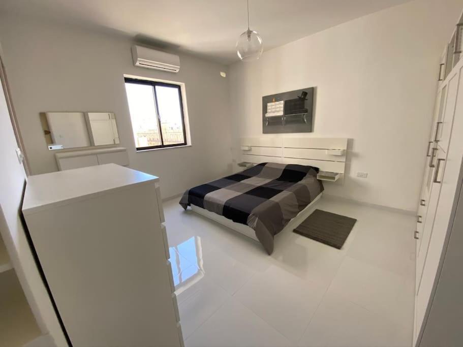 3 Bedroom, 2 Bath Apt, Amazing Views Sliema