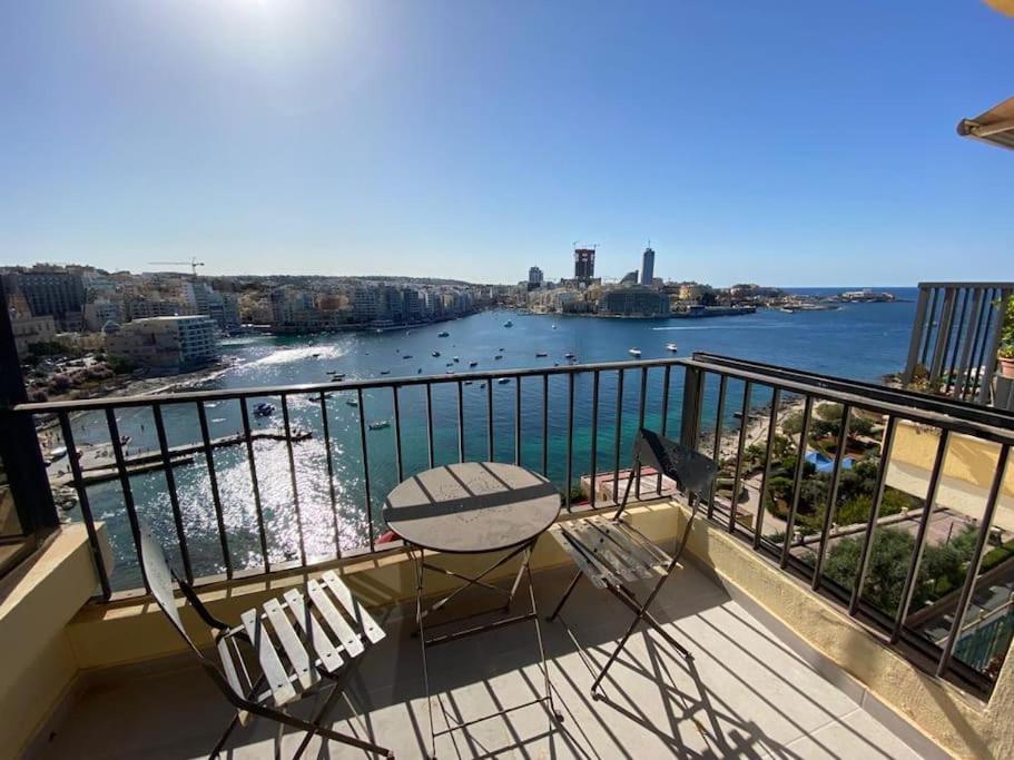 Apartment 3 Bedroom, 2 Bath Apt, Amazing Views *