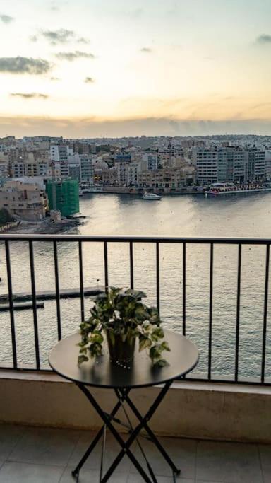 3 Bedroom, 2 Bath Apt, Amazing Views
