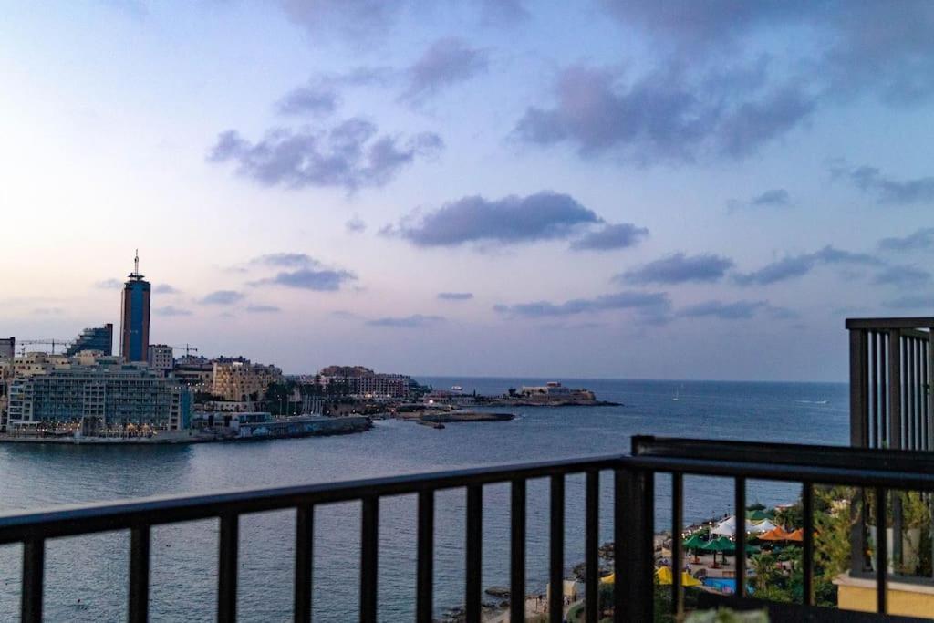 3 Bedroom, 2 Bath Apt, Amazing Views Sliema