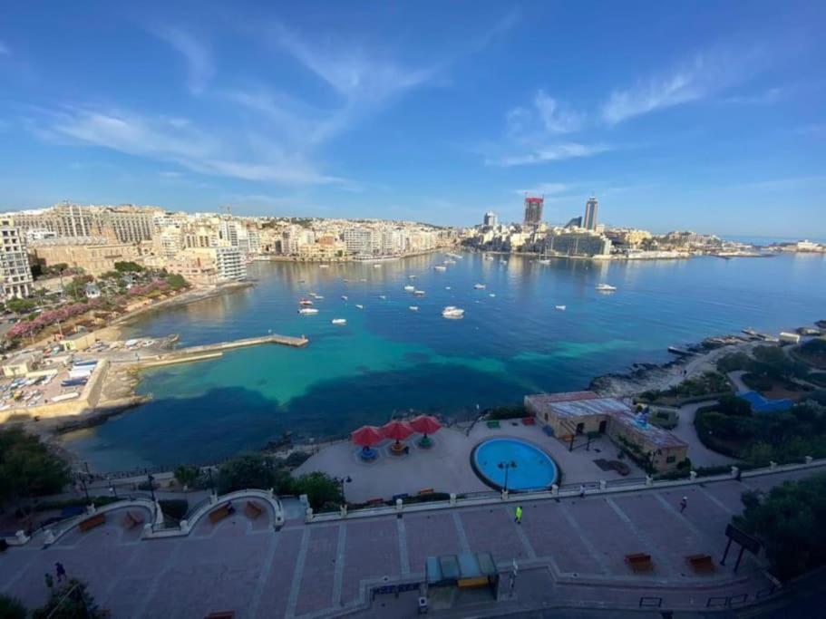 3 Bedroom, 2 Bath Apt, Amazing Views Apartment *