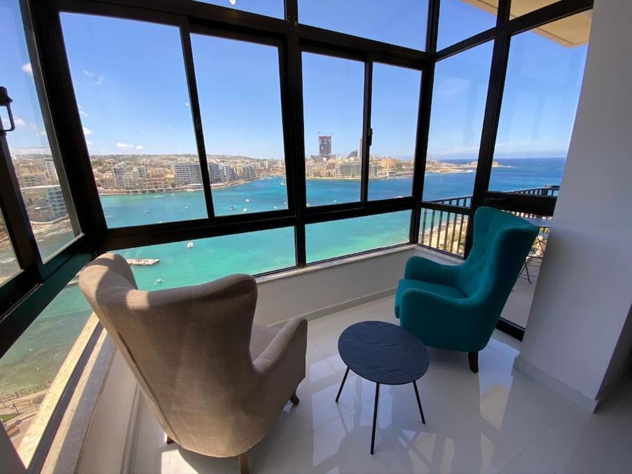 Apartment 3 Bedroom, 2 Bath Apt, Amazing Views